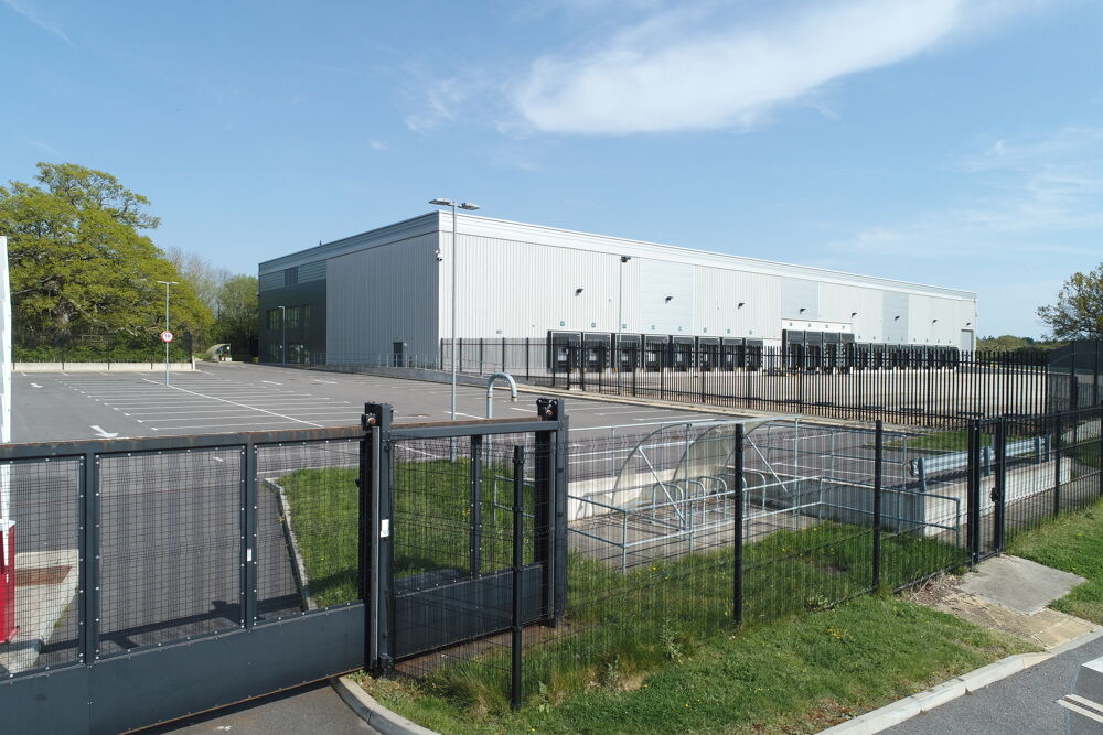 Major warehouse distribution centre on the market – at competitive rent ...