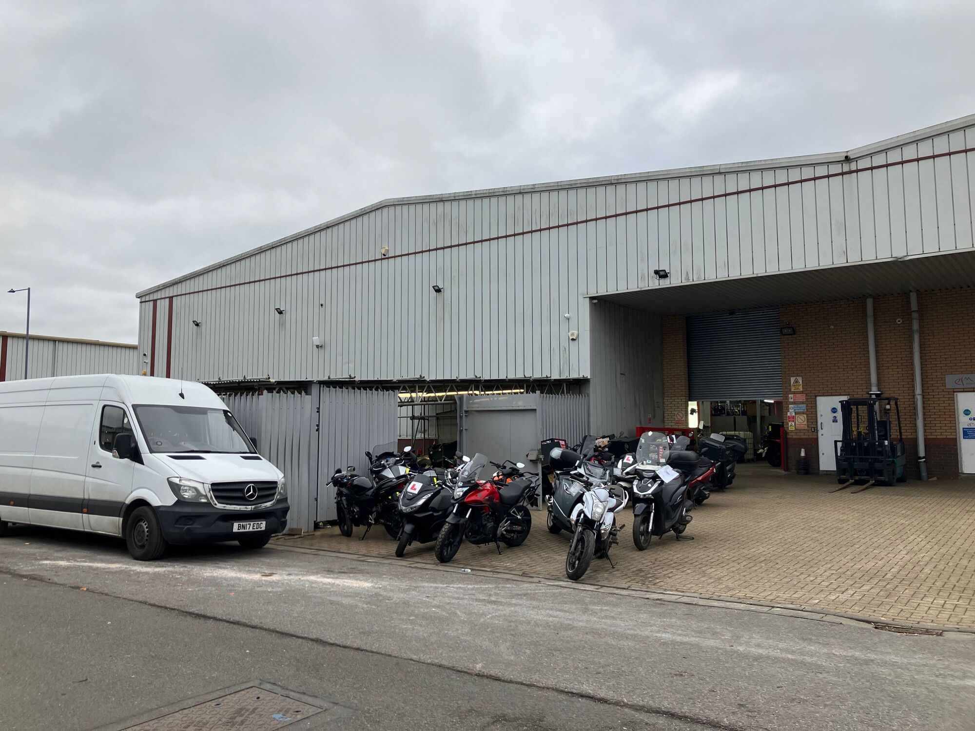 Unit 4 Thorpe Industrial Estate, Alpha Way, Egham, Egham Industrial